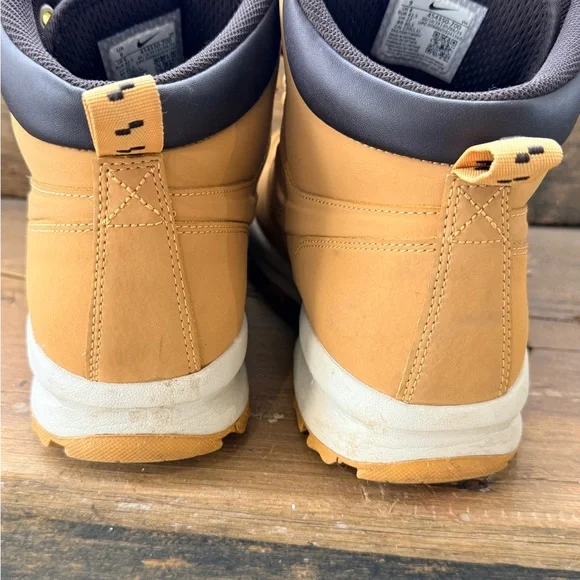 Nike leather Manoa boots
Men’s size 9 - Picture 5 of 8